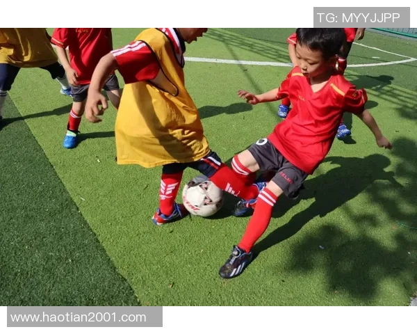 激情四溢的绿茵场上足球比赛的精彩瞬间与动人图画展现